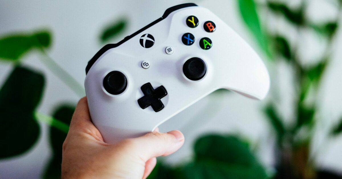 white and black Xbox One S controll