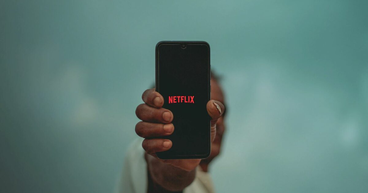 Netflix Smartphone Head