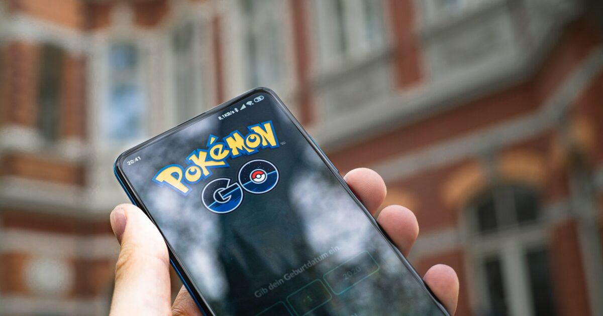 Pokemon Go Smartphone Draussen Mika Baumeister Ioycr Yj7sg Unsplash